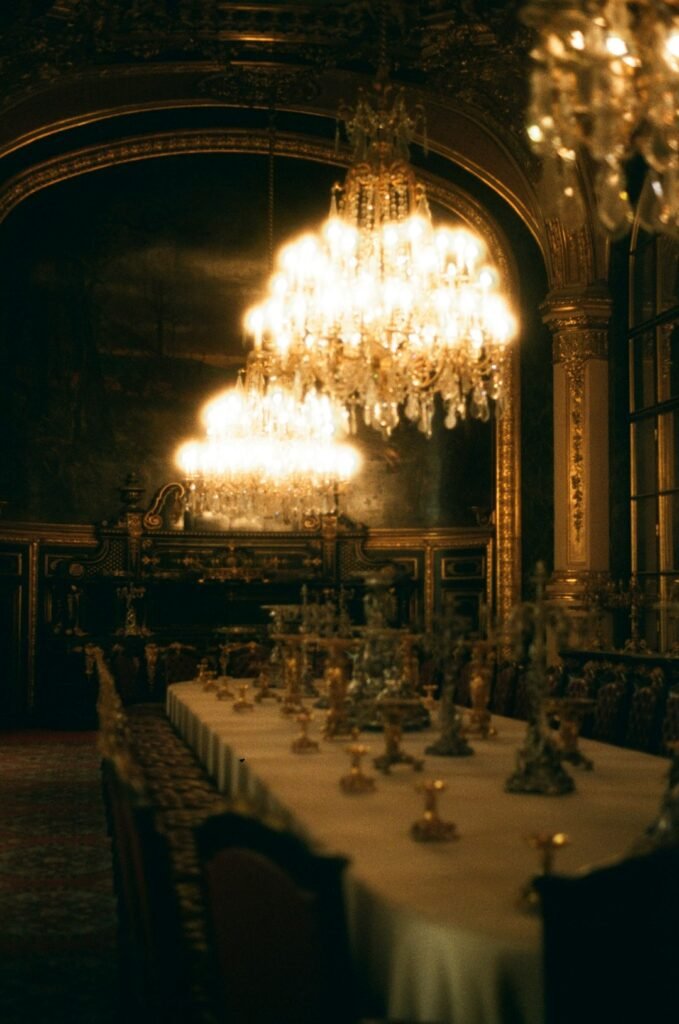 Romantic candlelit dinner in Paris for couples